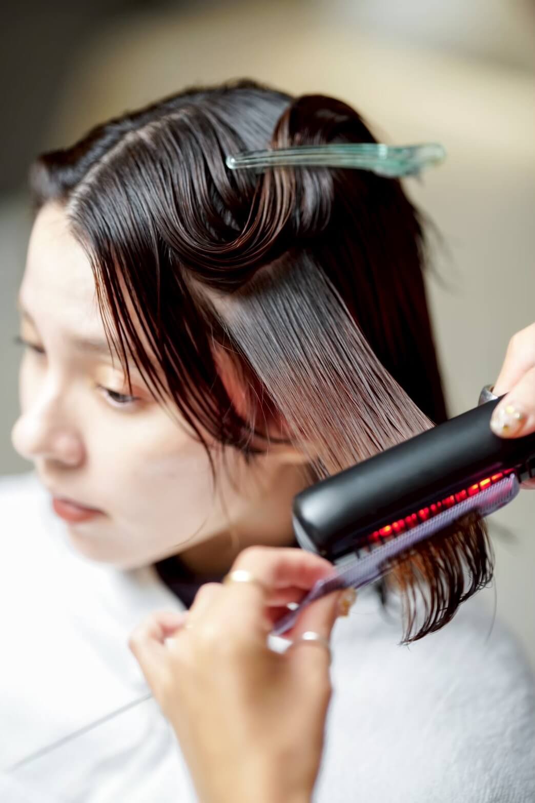 髪の奥までしっかりと浸透させる超音波ケアプロ